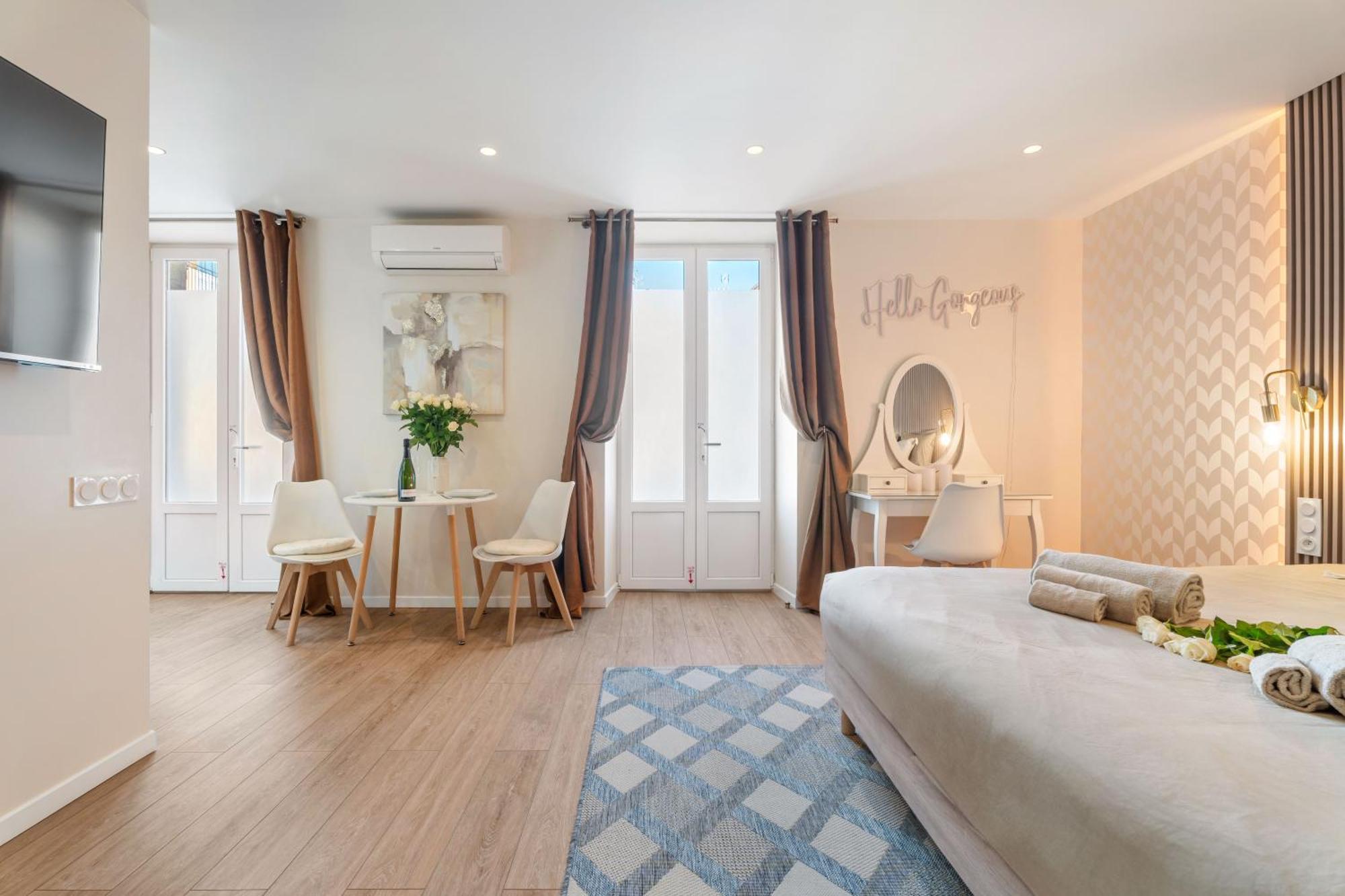 Nice Renting - Love Room Massena - Luxe Room - Jacuzzi - Terrace - King Bed - Ac Eksteriør bilde
