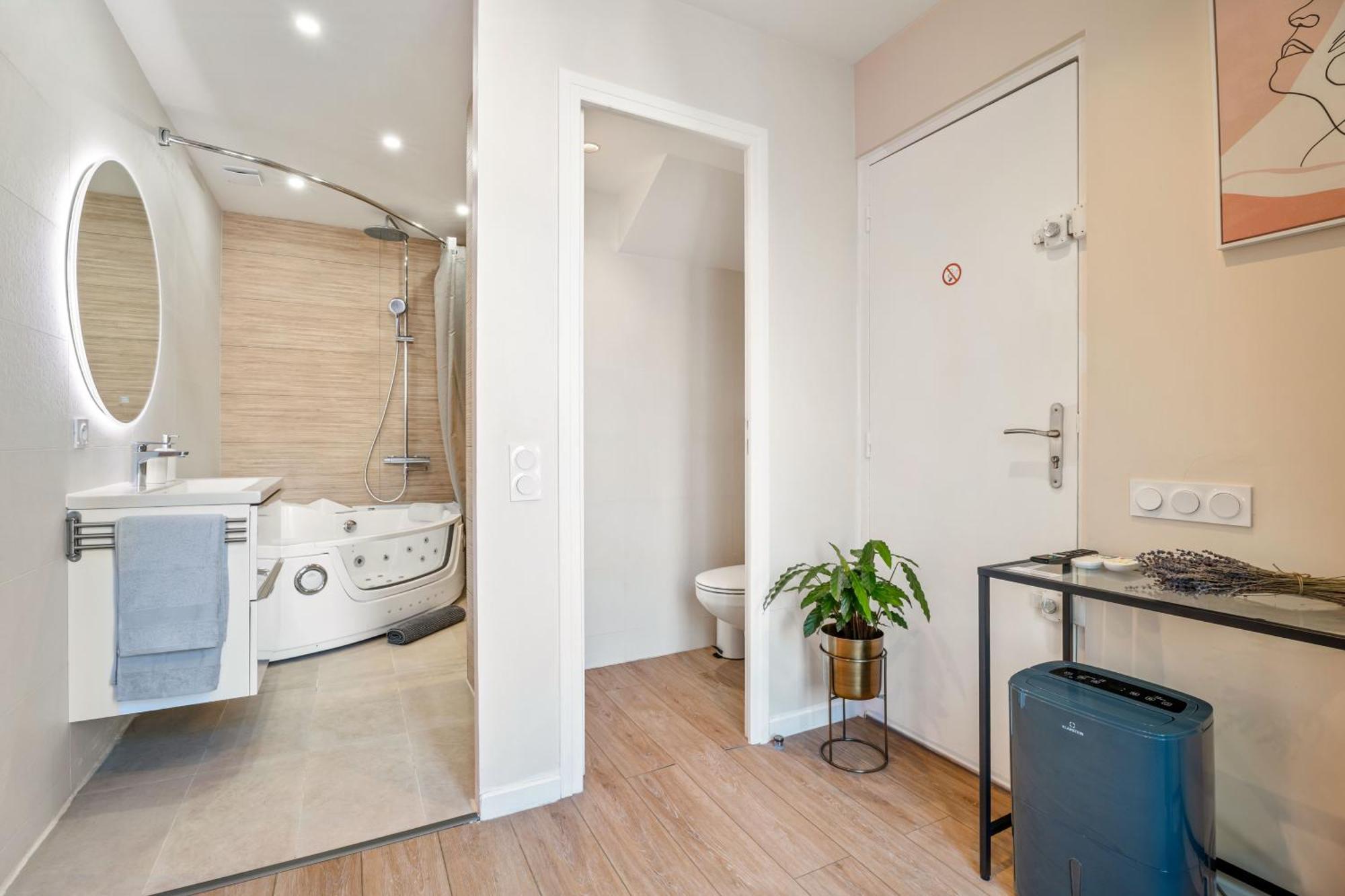Nice Renting - Love Room Massena - Luxe Room - Jacuzzi - Terrace - King Bed - Ac Eksteriør bilde