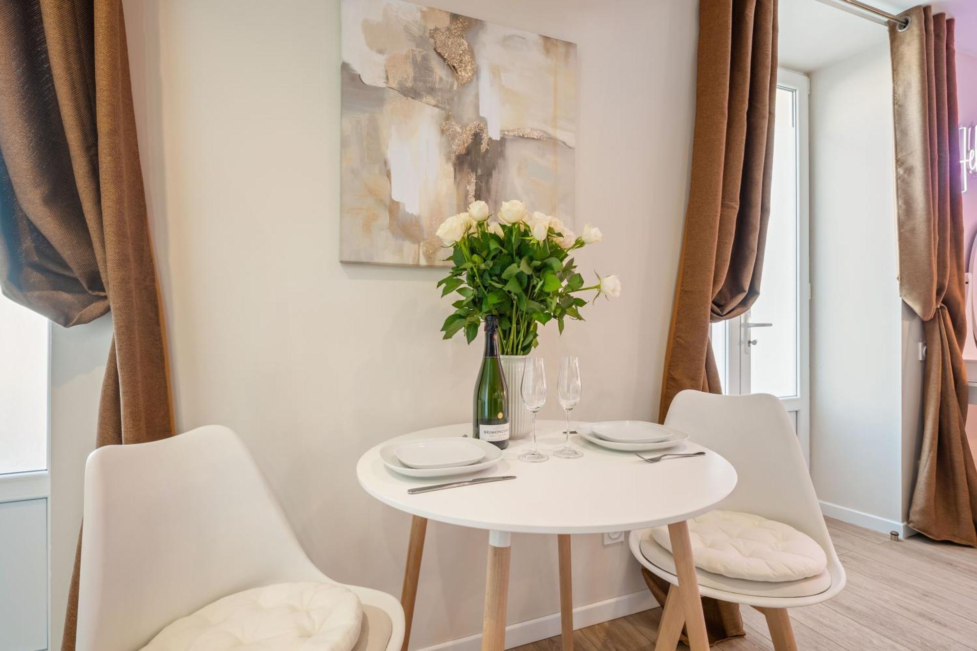Nice Renting - Love Room Massena - Luxe Room - Jacuzzi - Terrace - King Bed - Ac Eksteriør bilde