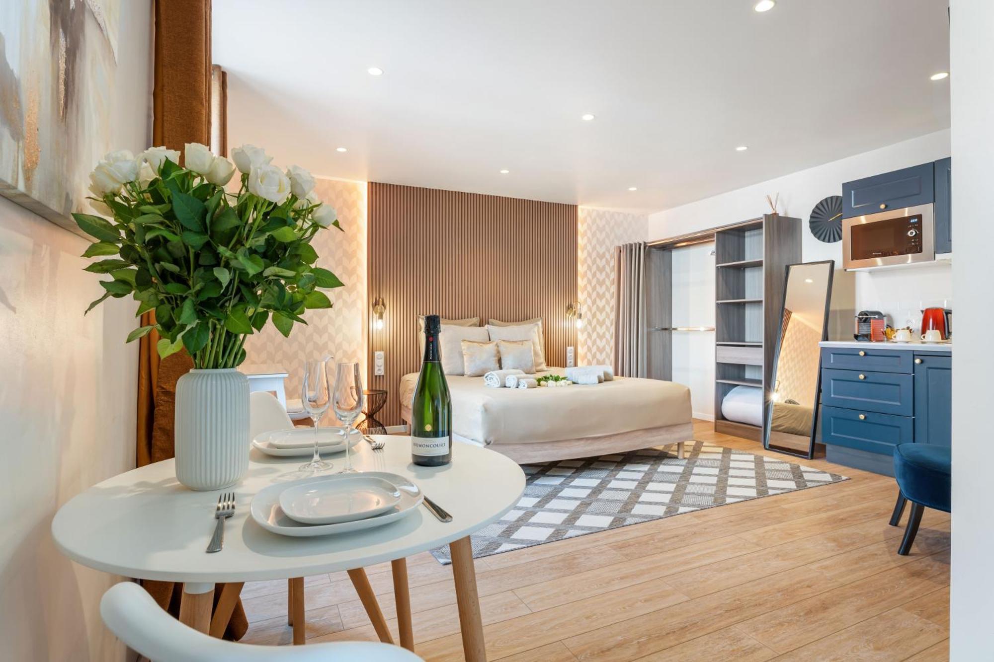 Nice Renting - Love Room Massena - Luxe Room - Jacuzzi - Terrace - King Bed - Ac Eksteriør bilde
